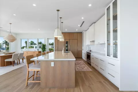 Kitchen - 1002 Snapper Ln, Key Largo, FL 33037 photo 6 of 9