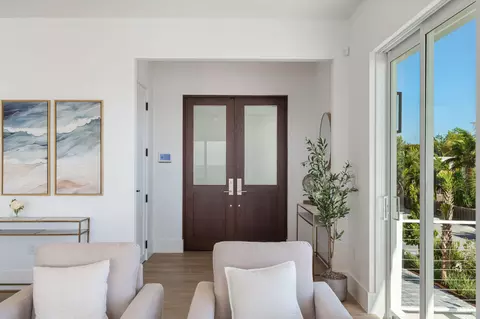Entry Way - 1002 Snapper Ln, Key Largo, FL 33037 photo 4 of 5