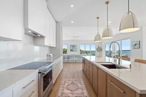 Kitchen - 1002 Snapper Ln, Key Largo, FL 33037 photo 7 of 9