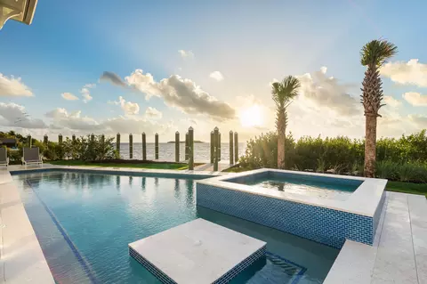Exterior - 1002 Snapper Ln, Key Largo, FL 33037 photo 8 of 14