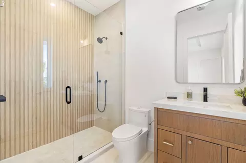 Bath - 1002 Snapper Ln, Key Largo, FL 33037 photo 6 of 6