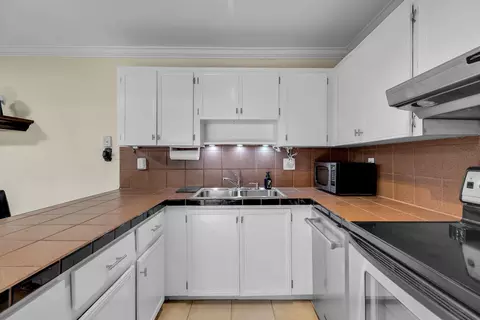 Kitchen - 3326 Eagle Ave, Key West, FL 33040 photo 3 of 5