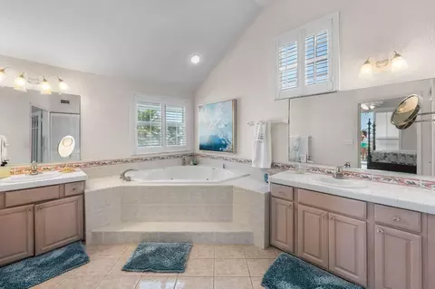 Bath - 996 97th Street Ocean, Marathon, FL 33050 photo 4 of 5
