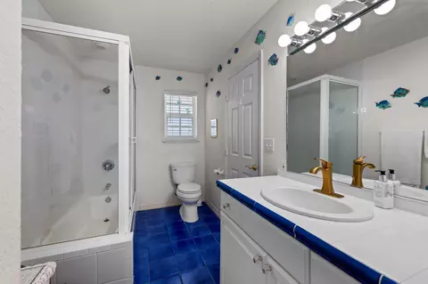 Bath - 996 97th Street Ocean, Marathon, FL 33050 photo 2 of 5