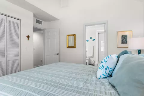 Bedroom - 996 97th Street Ocean, Marathon, FL 33050 photo 3 of 8