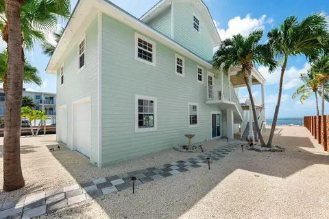 Exterior - 996 97th Street Ocean, Marathon, FL 33050 photo 3 of 15