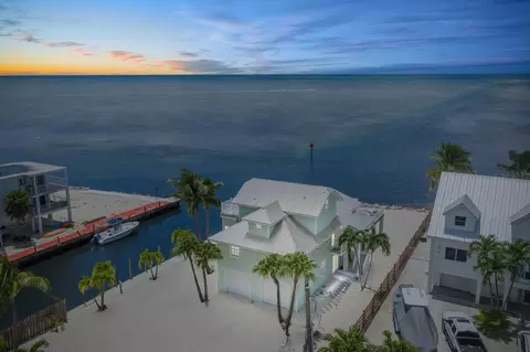 View/Area - 996 97th Street Ocean, Marathon, FL 33050 photo 3 of 11