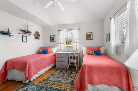 Bedroom - 996 97th Street Ocean, Marathon, FL 33050 photo 4 of 8