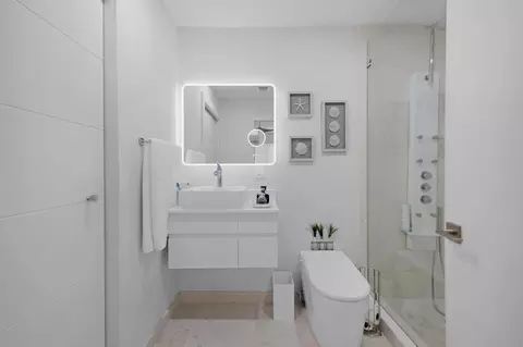 Bath - 53 Bonefish Ave, Key Largo, FL 33037 photo 2 of 3