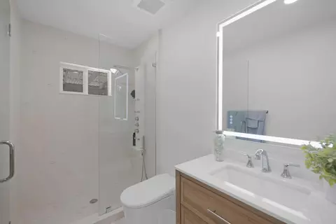Bath - 53 Bonefish Ave, Key Largo, FL 33037 photo 1 of 3