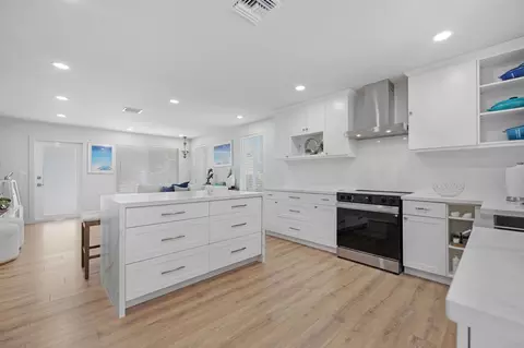 Kitchen - 53 Bonefish Ave, Key Largo, FL 33037 photo 4 of 6