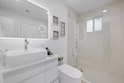 Bath - 53 Bonefish Ave, Key Largo, FL 33037 photo 3 of 3