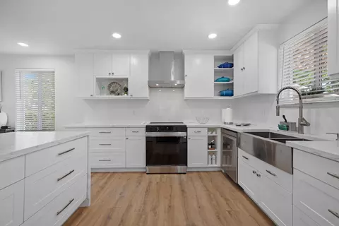 Kitchen - 53 Bonefish Ave, Key Largo, FL 33037 photo 3 of 6