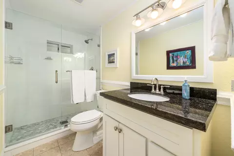 Bath - 490 10th St #KEY colony, Key Colony Beach, FL 33051 photo 1 of 2
