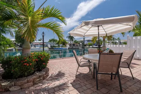 Exterior - 490 10th St #KEY colony, Key Colony Beach, FL 33051 photo 2 of 8