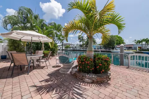 Exterior - 490 10th St #KEY colony, Key Colony Beach, FL 33051 photo 3 of 8