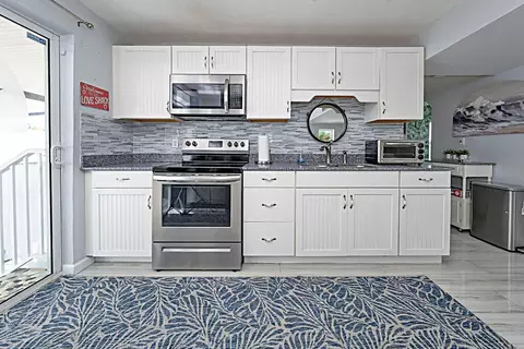 Kitchen - 30 Orange Dr, Key Largo, FL 33037 photo 3 of 4