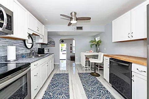 Kitchen - 30 Orange Dr, Key Largo, FL 33037 photo 2 of 4