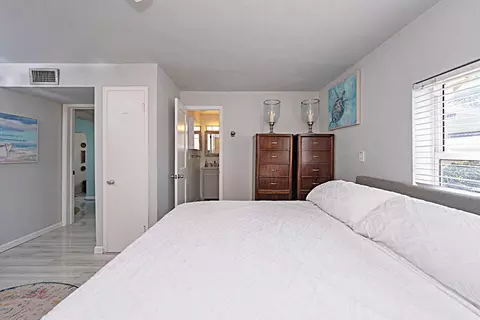 Bedroom - 30 Orange Dr, Key Largo, FL 33037 photo 3 of 4