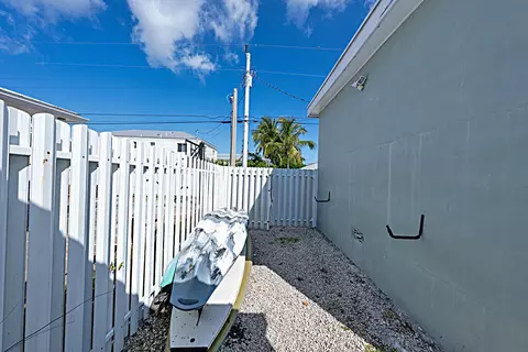 Exterior - 30 Orange Dr, Key Largo, FL 33037 photo 4 of 7