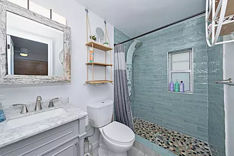 Bath - 30 Orange Dr, Key Largo, FL 33037 photo 1 of 3