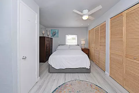Bedroom - 30 Orange Dr, Key Largo, FL 33037 photo 2 of 4