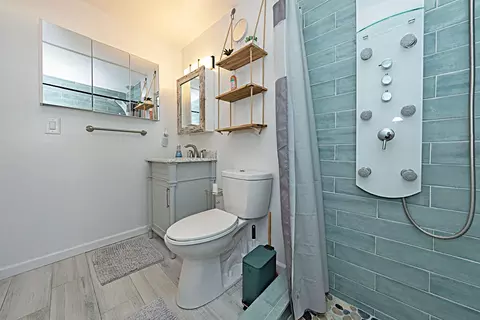 Bath - 30 Orange Dr, Key Largo, FL 33037 photo 3 of 3