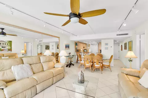 Living - 201 E Ocean Dr UNIT 208, Key Colony Beach, FL 33051 photo 1 of 4