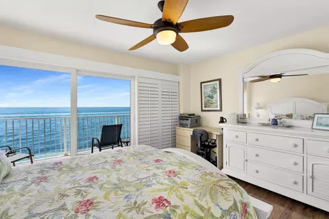 Bedroom - 201 E Ocean Dr UNIT 208, Key Colony Beach, FL 33051 photo 4 of 8