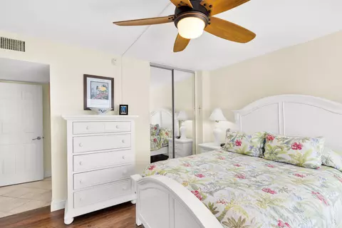 Bedroom - 201 E Ocean Dr UNIT 208, Key Colony Beach, FL 33051 photo 2 of 8