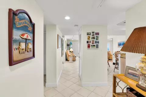 Entry Way - 201 E Ocean Dr UNIT 208, Key Colony Beach, FL 33051 photo 1 of 3