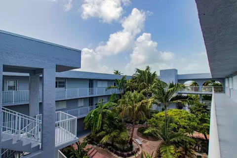 Exterior - 201 E Ocean Dr UNIT 208, Key Colony Beach, FL 33051 photo 5 of 13