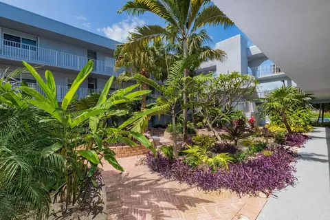 Exterior - 201 E Ocean Dr UNIT 208, Key Colony Beach, FL 33051 photo 1 of 13