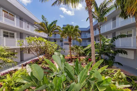 Exterior - 201 E Ocean Dr UNIT 208, Key Colony Beach, FL 33051 photo 2 of 13