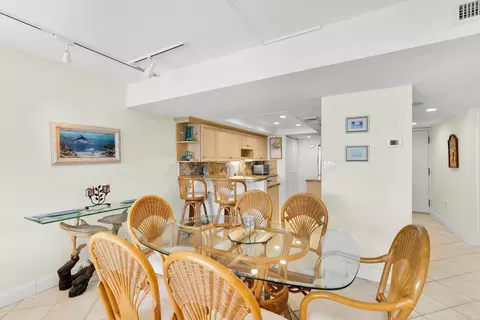 Dining - 201 E Ocean Dr UNIT 208, Key Colony Beach, FL 33051 photo 4 of 5