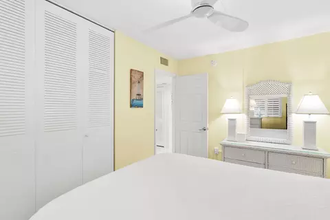 Bedroom - 201 E Ocean Dr UNIT 208, Key Colony Beach, FL 33051 photo 7 of 8