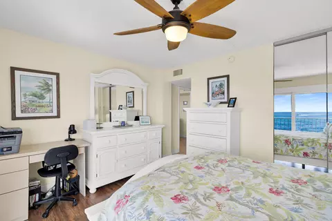 Bedroom - 201 E Ocean Dr UNIT 208, Key Colony Beach, FL 33051 photo 3 of 8