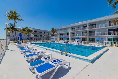 Exterior - 201 E Ocean Dr UNIT 208, Key Colony Beach, FL 33051 photo 10 of 13