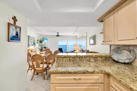 Kitchen - 201 E Ocean Dr UNIT 208, Key Colony Beach, FL 33051 photo 3 of 6