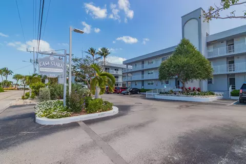 Exterior - 201 E Ocean Dr UNIT 208, Key Colony Beach, FL 33051 photo 4 of 13