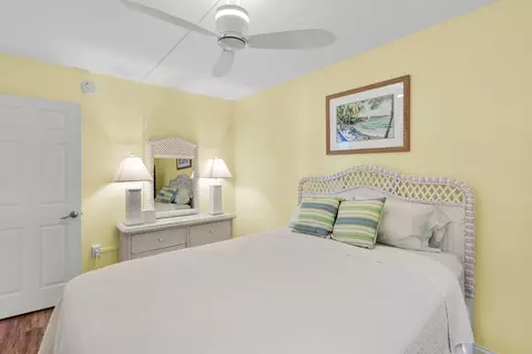 Bedroom - 201 E Ocean Dr UNIT 208, Key Colony Beach, FL 33051 photo 8 of 8