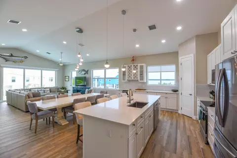 Kitchen - 30985 Watson Blvd, Big Pine Key, FL 33043 photo 1 of 6