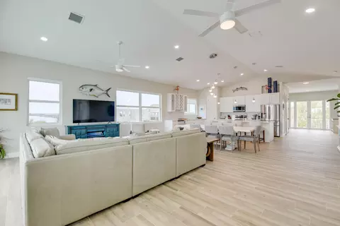Living - 30985 Watson Blvd, Big Pine Key, FL 33043 photo 5 of 5