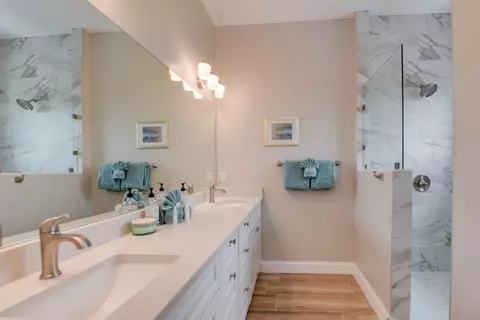 Bath - 30985 Watson Blvd, Big Pine Key, FL 33043 photo 4 of 4