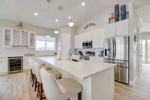 Kitchen - 30985 Watson Blvd, Big Pine Key, FL 33043 photo 4 of 6