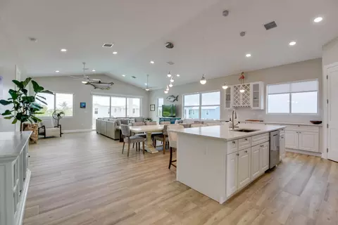 Kitchen - 30985 Watson Blvd, Big Pine Key, FL 33043 photo 6 of 6
