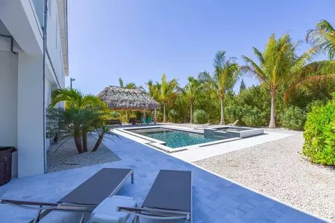 Exterior - 30985 Watson Blvd, Big Pine Key, FL 33043 photo 17 of 21