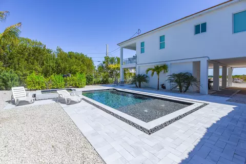 Exterior - 30985 Watson Blvd, Big Pine Key, FL 33043 photo 13 of 21