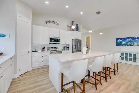 Kitchen - 30985 Watson Blvd, Big Pine Key, FL 33043 photo 3 of 6