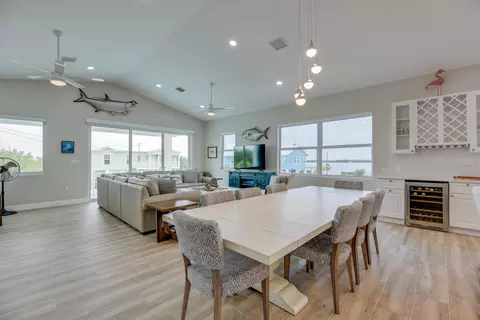 Dining - 30985 Watson Blvd, Big Pine Key, FL 33043 photo 3 of 4